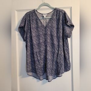 Liz Claiborne Blue and White Patterned Blouse